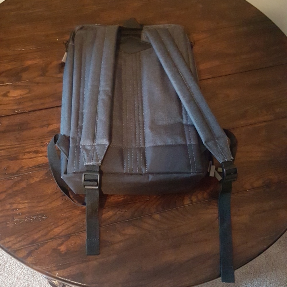 OGIO backpack with HPE logo - Picture 2 of 4